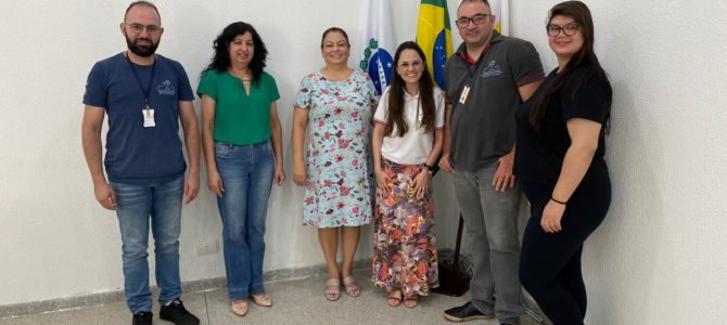 Educação de surdos é tema de reunião na rede municipal de Apucarana