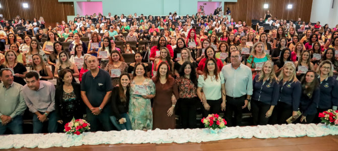 Apucarana presta homenagem às mulheres educadoras