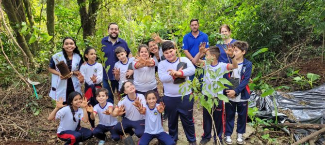 Estudantes aprendem a importância da conservação das matas ciliares