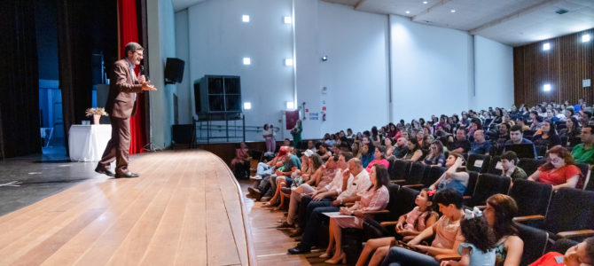 Palestra debate a importância da interação entre famílias e escolas na promoção da Educação Inclusiva