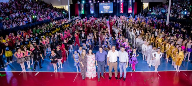 Estudantes encantam as famílias com apresentação circense sobre a vida humana e os quatro elementos da natureza