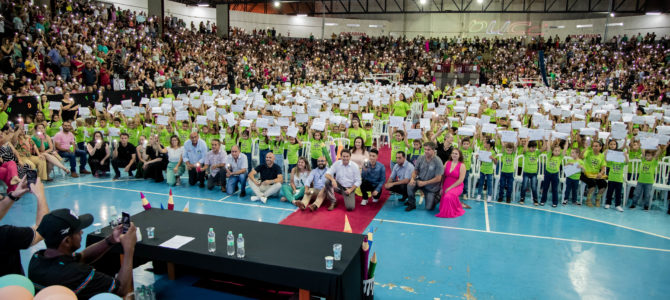 Apucarana realiza formatura de 1.378 crianças na Educação Infantil