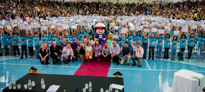 Mais de mil estudantes concluem o 5º ano do Ensino Fundamental  na rede municipal de Apucarana