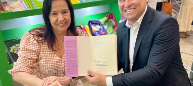 Apucarana lança livro sobre Educação Integral e Cidades Educadoras