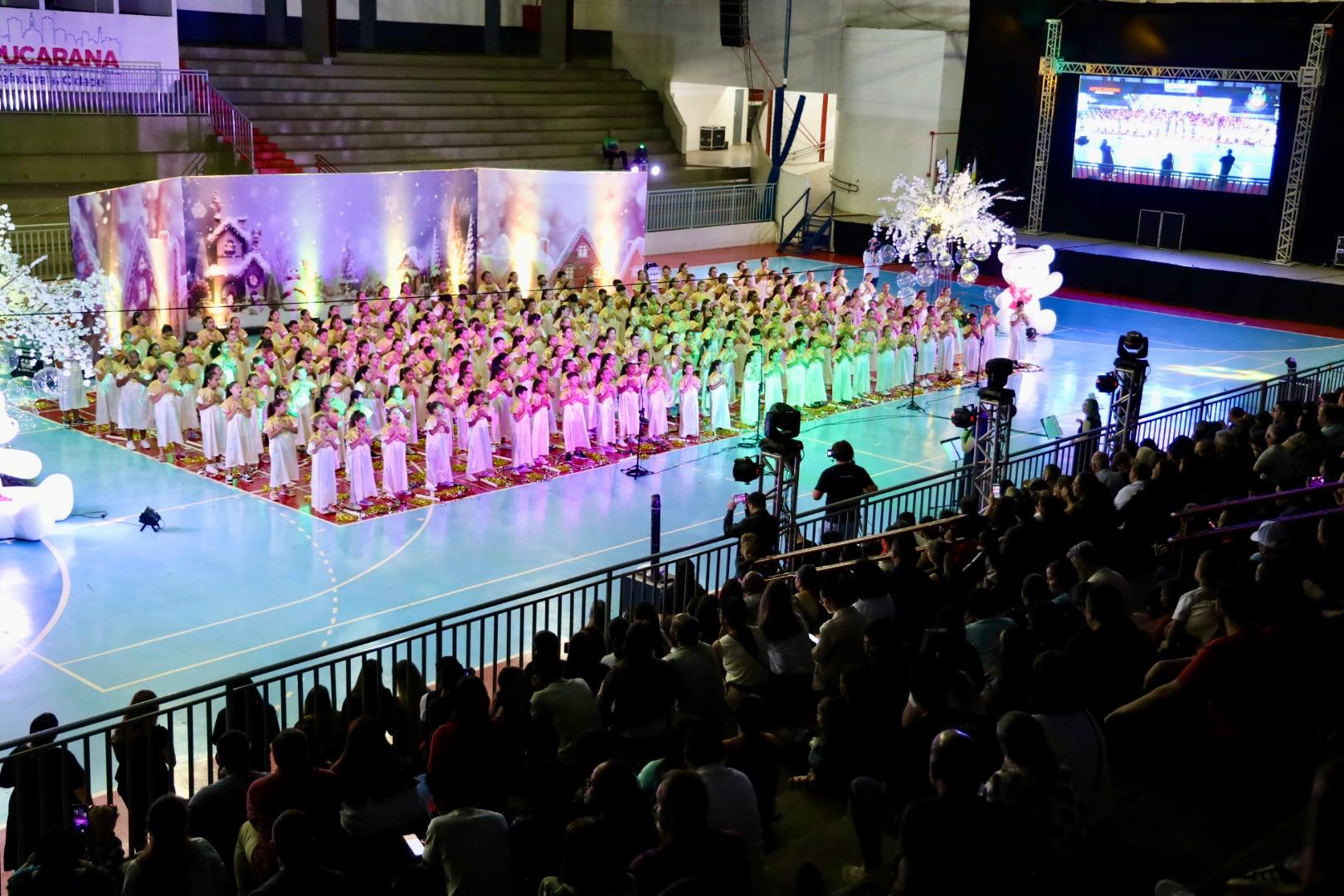 Cantata de Natal das Escolas Municipais encanta público em Apucarana