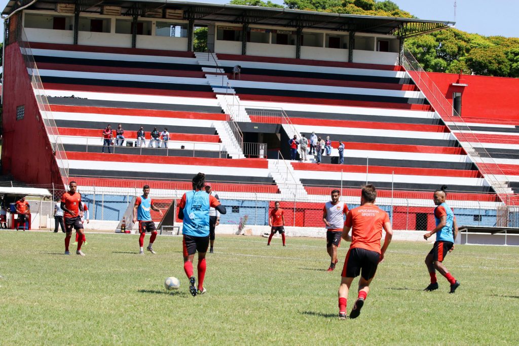 Secretaria de Saúde libera jogos de futebol, e Paranaense pode