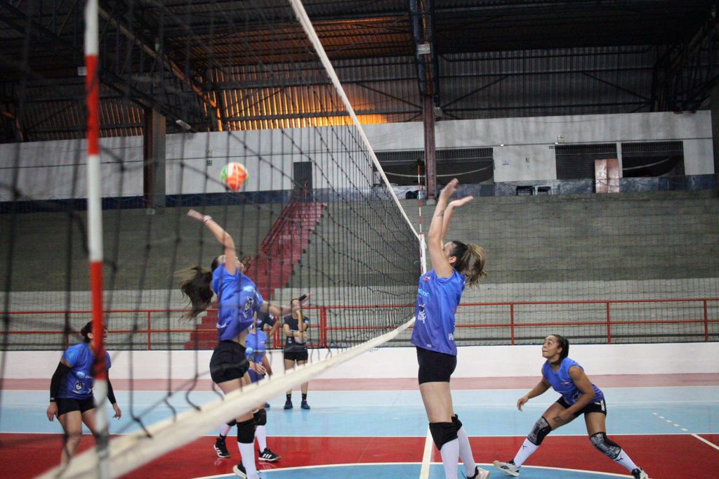 Equipe de vôlei feminino de Apucarana estreia na Liga de Maringá