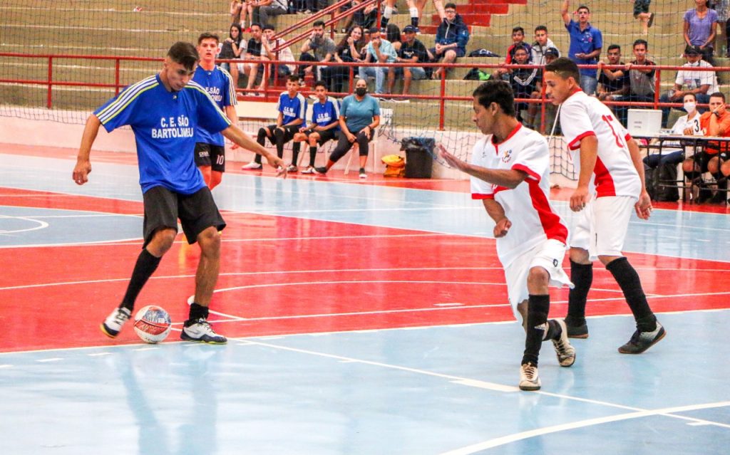 SESA - Futsal e vôlei femininos da Sesa fazem bonito no final de