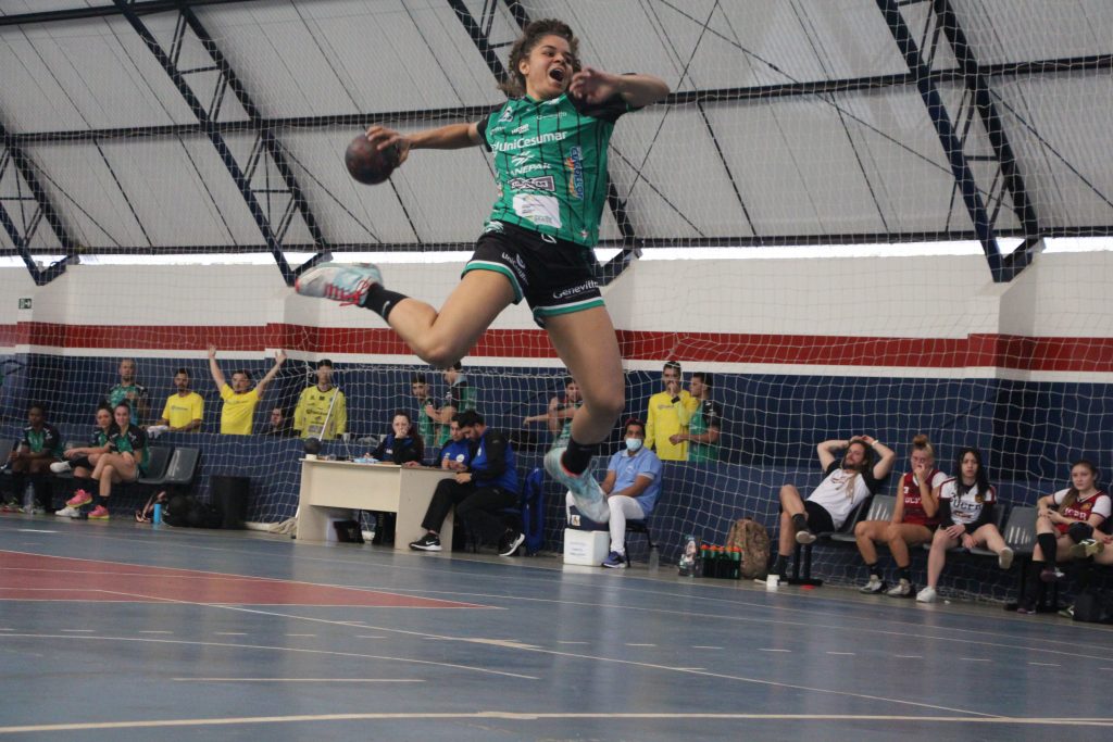 Jogo de vôlei universitário nos EUA bate recorde de público no