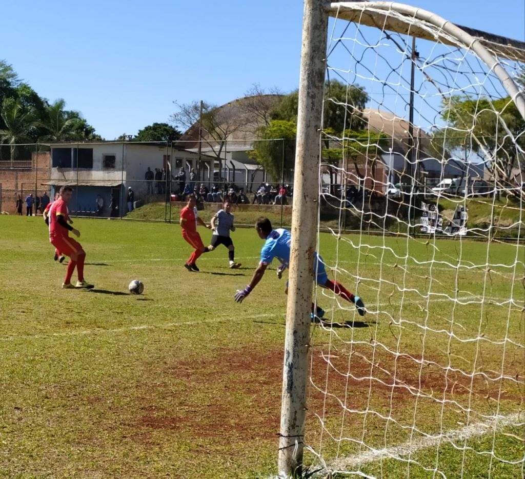 FUTEBOL - Final do Campeonato Amador, no domingo (3), terá