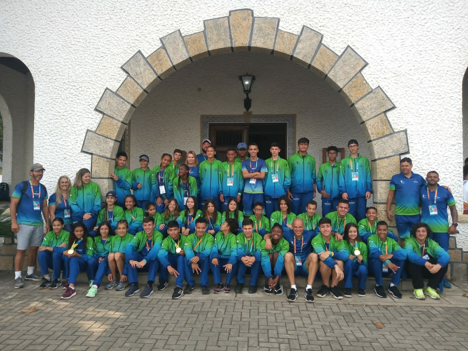 SESA - Meninas do futebol de salão da Sesa recebem medalhas e