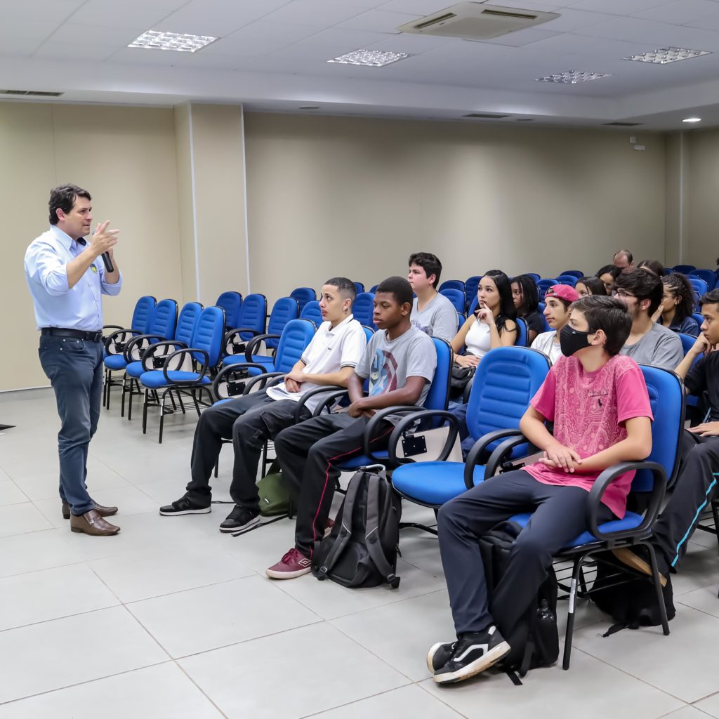 Professores da rede municipal de ensino participam de aula inaugural da  formação em xadrez