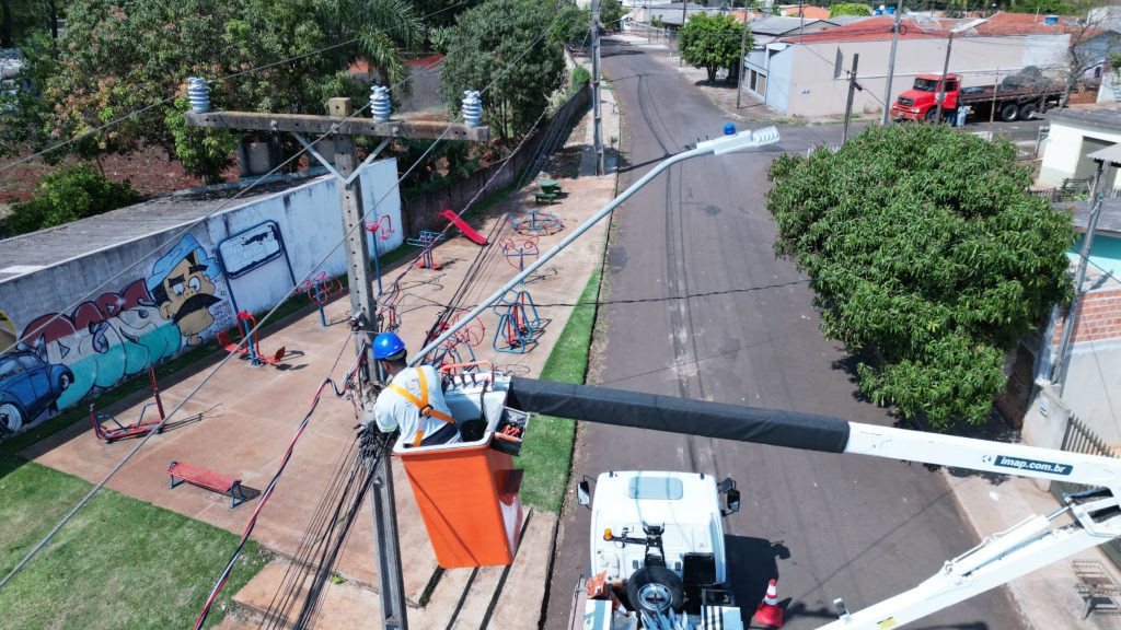 Rua que é uma das mais antigas de Curitiba ganha nova iluminação