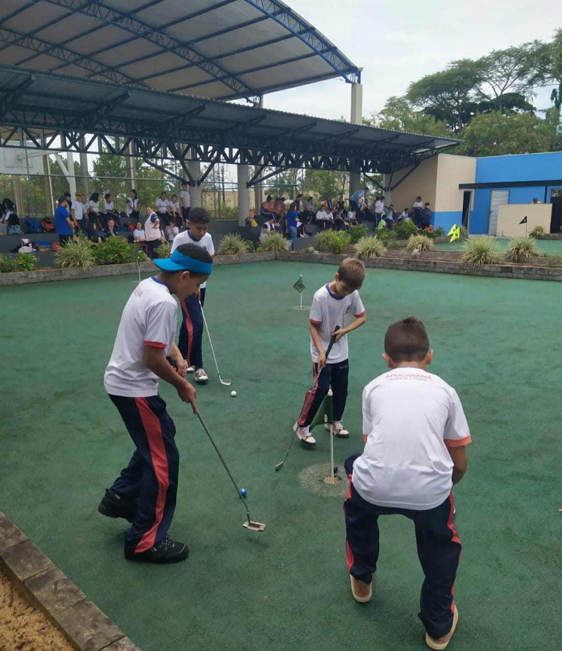 Brasileiro de oito anos é campeão mundial de golfe infantil pela terceira  vez, golfe